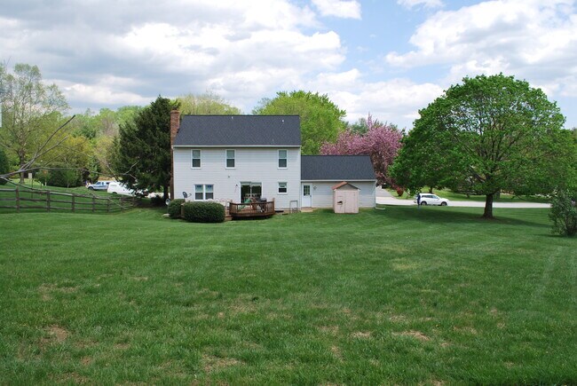 Foto del edificio - 10108 Rope Maker Dr