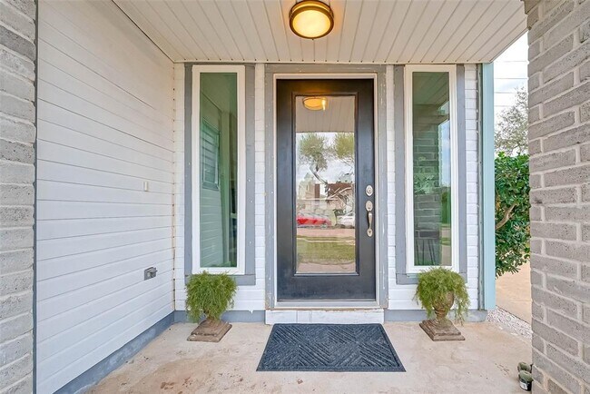 Foto del edificio - 15635 Scenic Haven Dr
