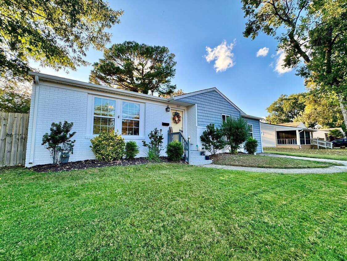 Foto principal - 3-Bedroom Ranch Ready 01-11-24!! Fenced Ba...