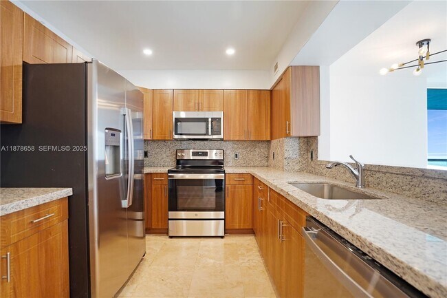 Building Photo - 5101 Collins Ave