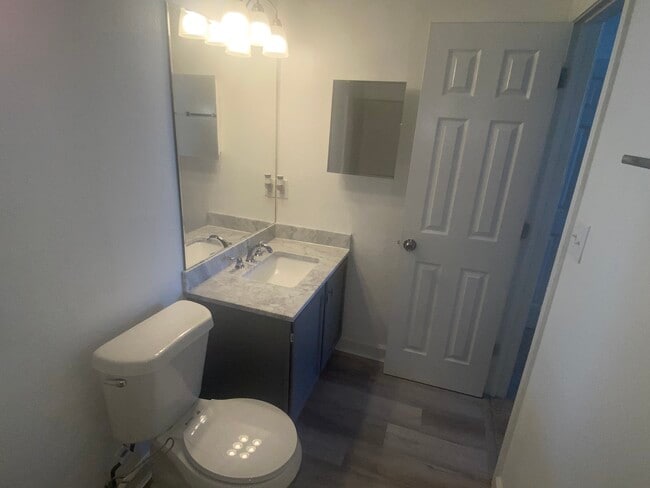 Building Photo - 2195 Timberwood Cir N