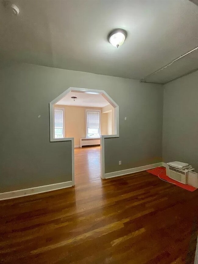 Building Photo - 318 8th St