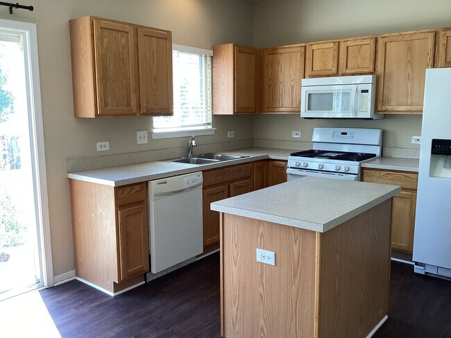 Building Photo - 626 Gallant Lane