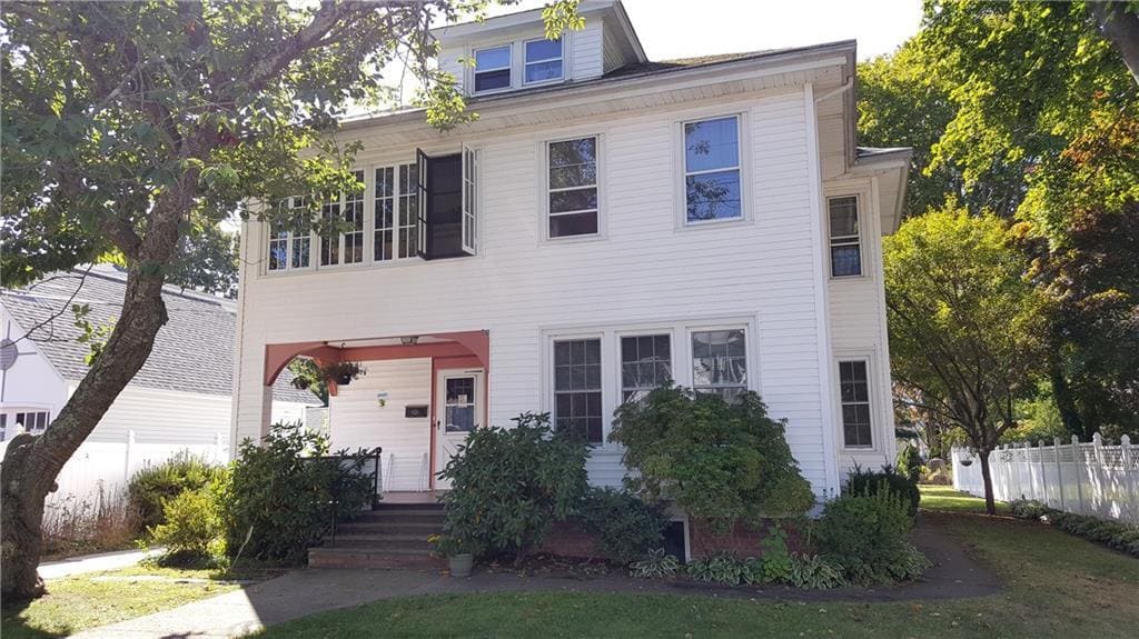 5 Crescent St Unit 1, Westerly, RI 02891 Room for Rent in Westerly