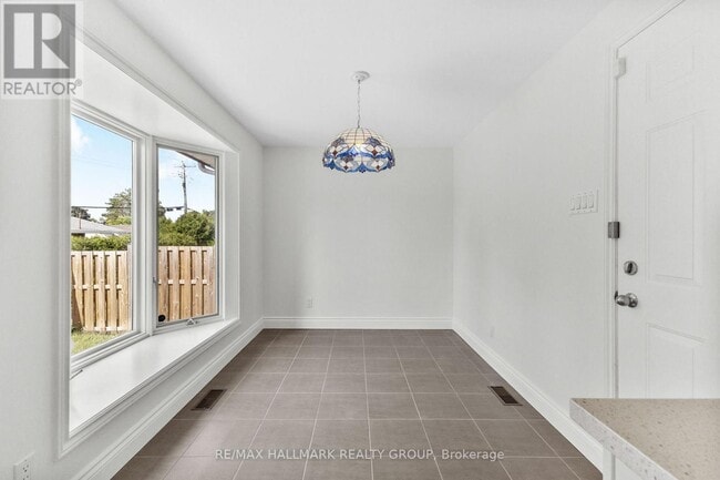 Building Photo - 19 Rockfield Crescent