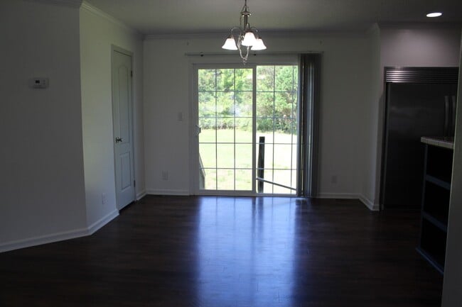 Building Photo - 110 Fisher Dr