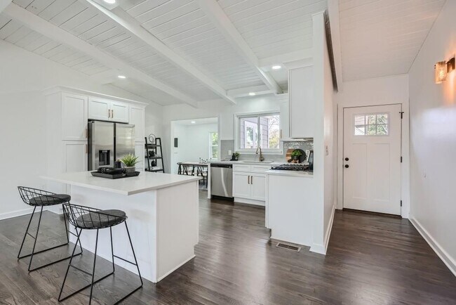 Building Photo - 2138 Drew Valley Rd NE