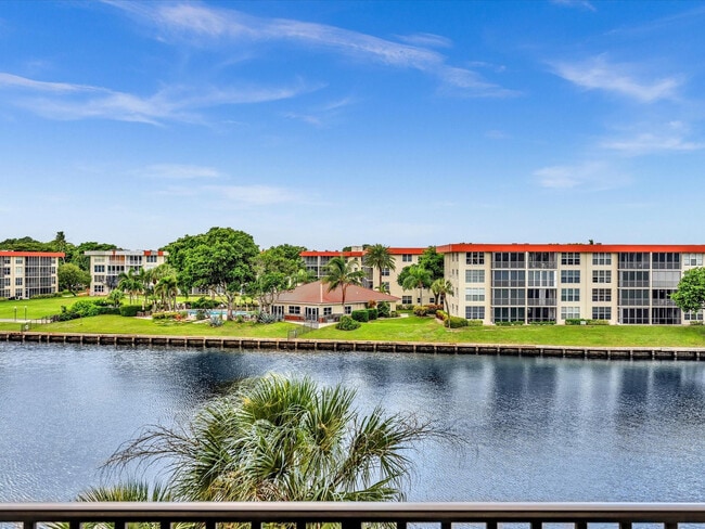 Building Photo - 1150 Hillsboro Mile