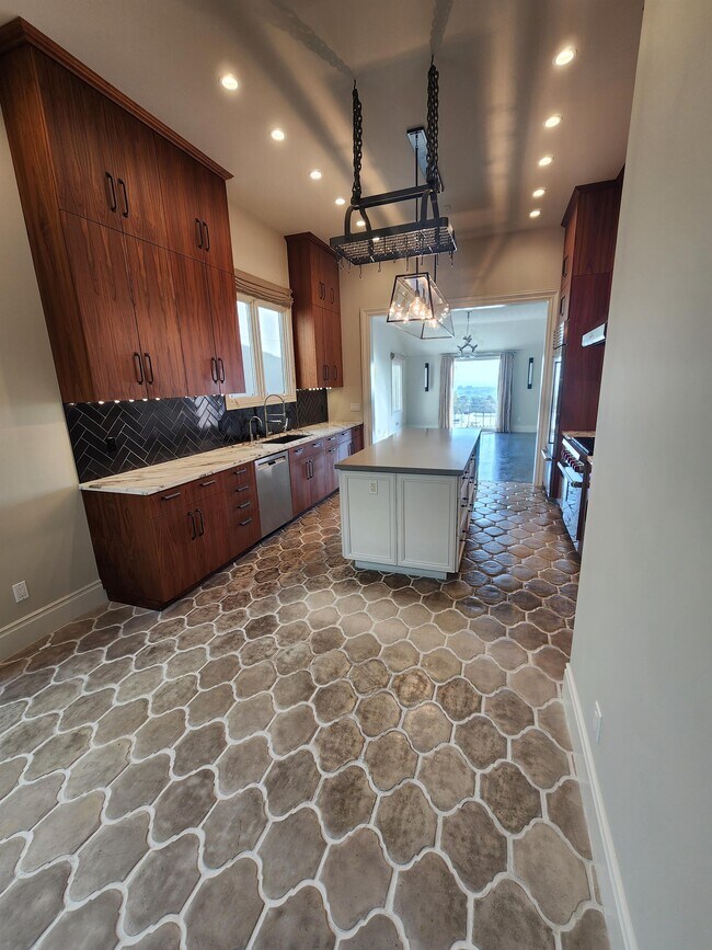 Foto del edificio - 446 Roosevelt Way