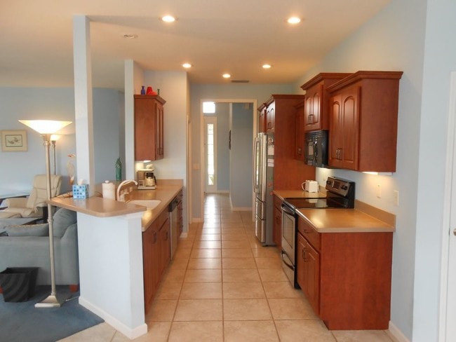 Building Photo - Furnished Seasonal Rental