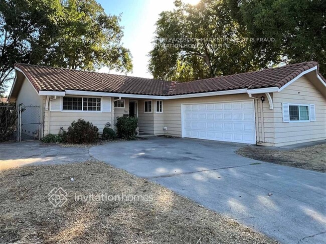 Building Photo - 640 W El Camino Ave