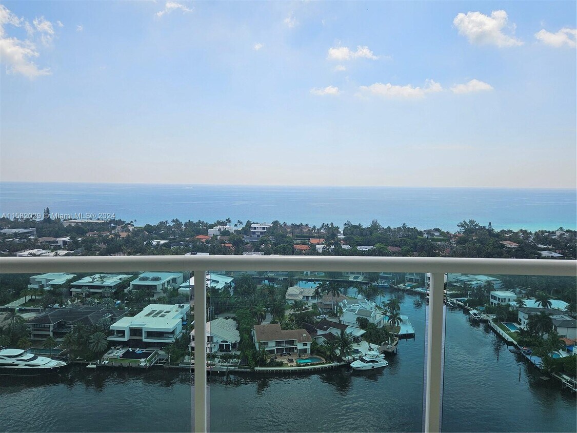 Primary Photo - 20201 E Country Club Dr