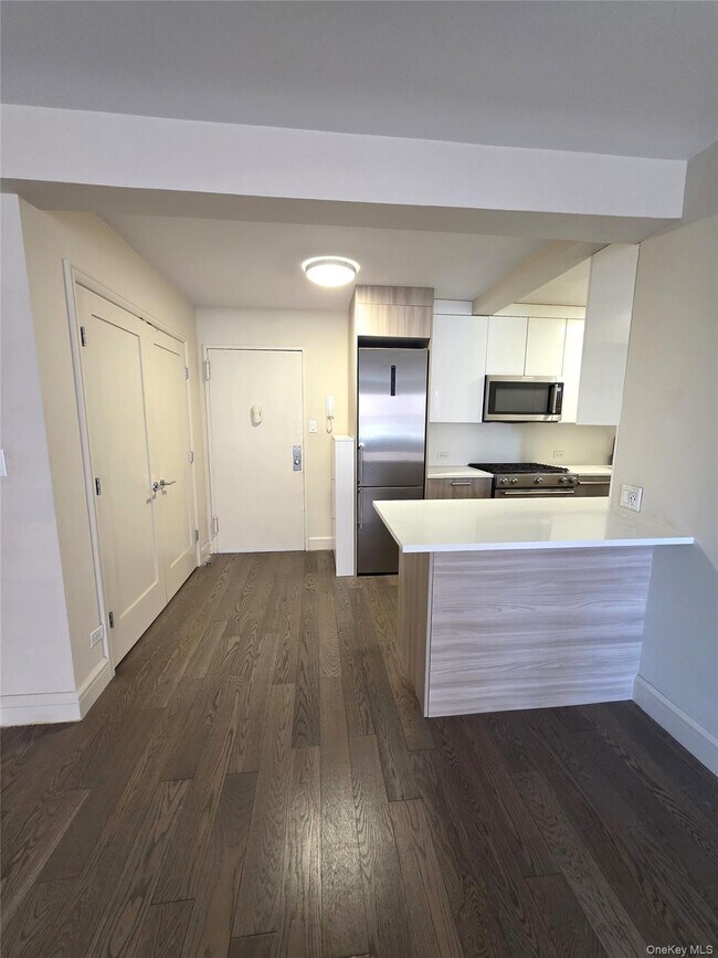 Foto del edificio - 107-40 Queens Blvd