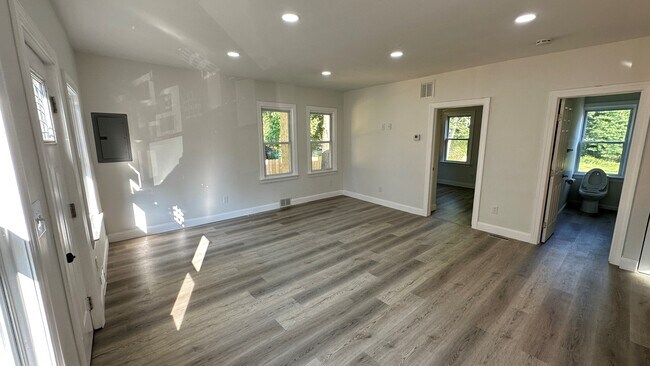 Building Photo - 422 Elbo Ln