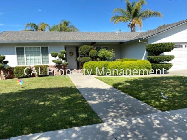 Foto del edificio - Beautiful 3 bedroom home in Hollister, CA!