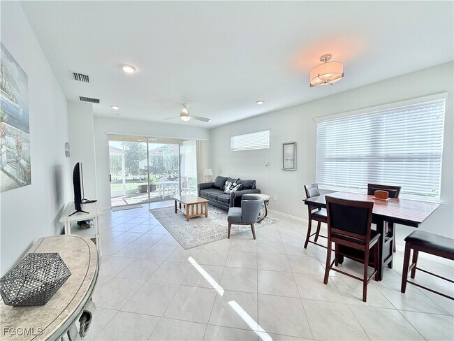 Building Photo - 3029 Royal Gardens Ave