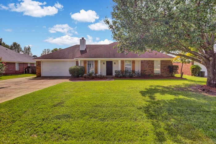 Primary Photo - Beautiful Home for Lease!