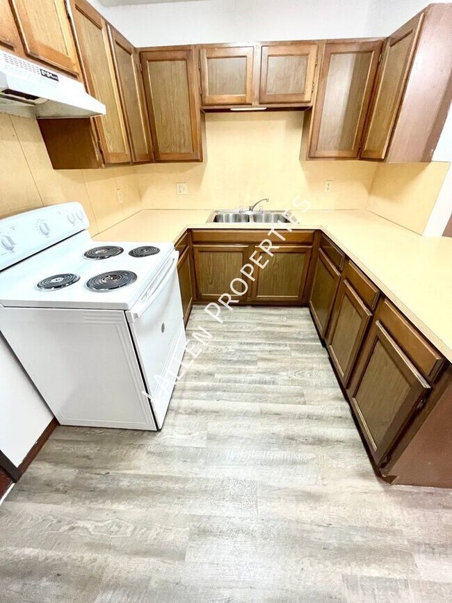 Building Photo - Rarely Available 1 bed, 1 bath