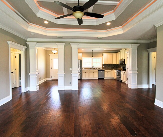 Building Photo - 163 Carousel Cir