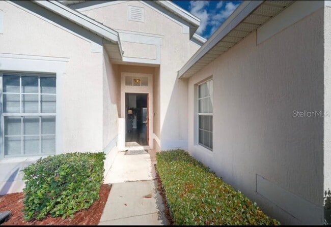 Building Photo - 8121 Fan Palm Way