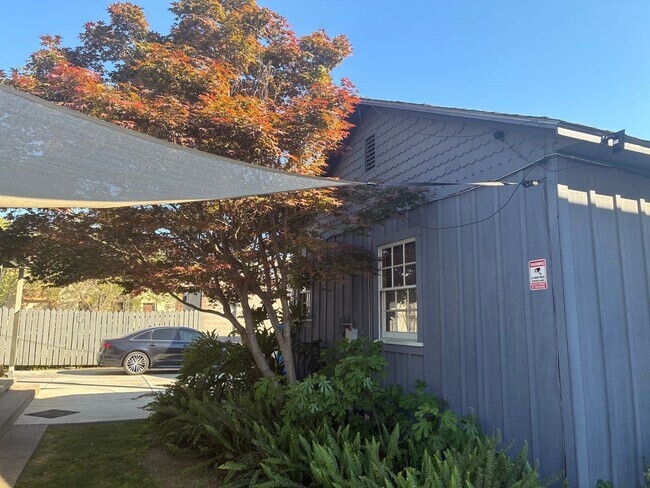 Foto del edificio - Charming Midtown Cottage - 1 bedroom/1 bath