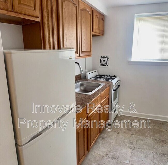 Foto del edificio - 7613 Whitaker Ave