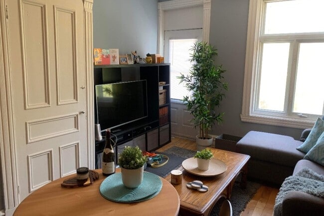 Building Photo - 4286 Rue Parthenais