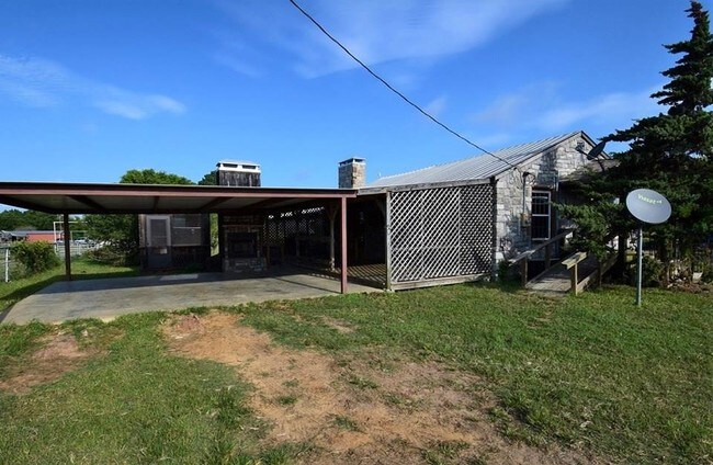 Building Photo - 6699 Smoke Ln