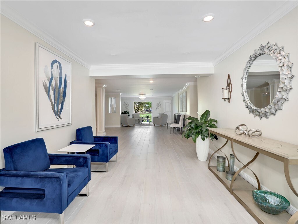 Foto principal - 555 Park Shore Dr