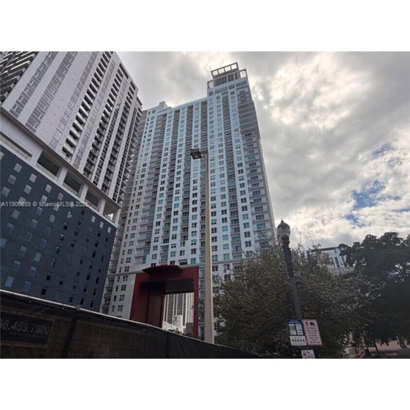 Foto principal - 133 NE 2nd Ave