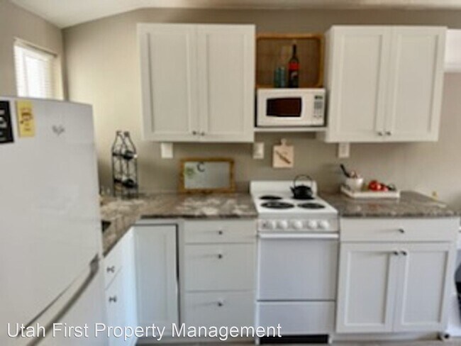 Foto del edificio - Studio, 1 bath House - 665 N High Desert Rd