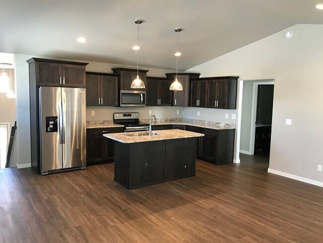 Foto del edificio - 4 Bed 3 Bath Single Family Home