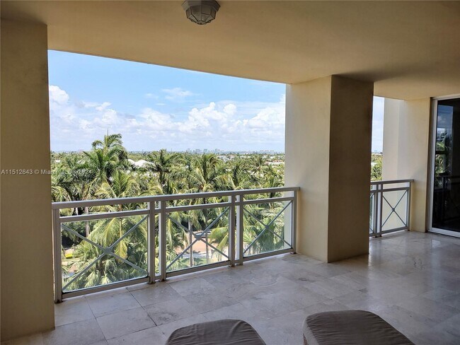 Foto del edificio - 445 Grand Bay Dr