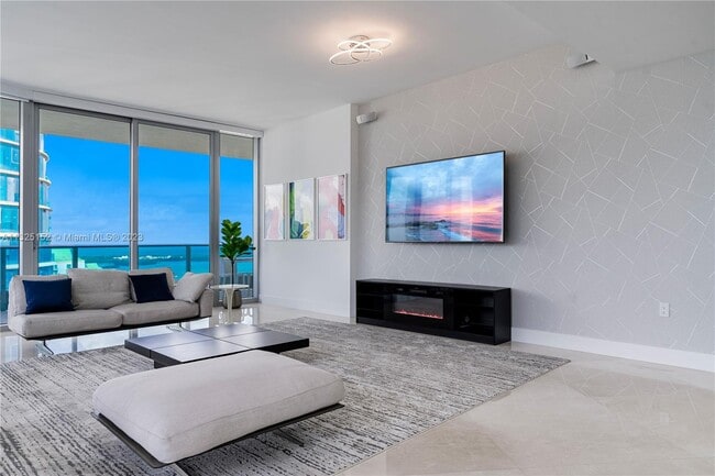 Building Photo - 200 Biscayne Boulevard Way