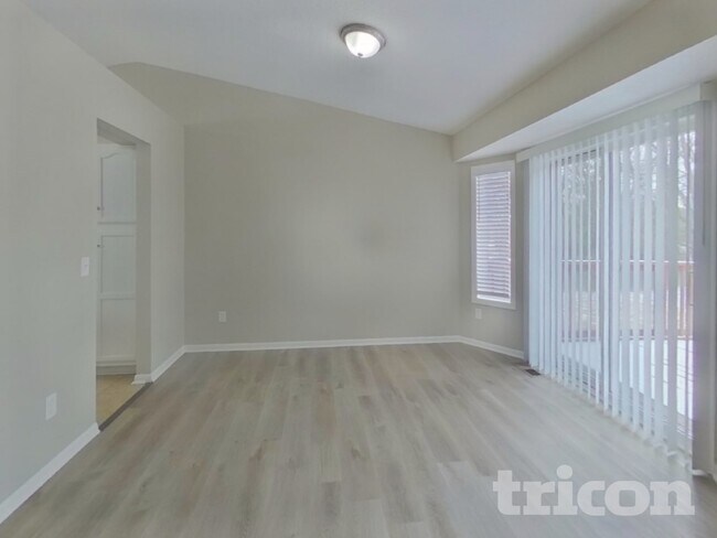 Foto del edificio - 14098 Yosemite Ave S