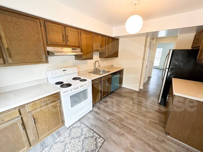 Building Photo - 20200 Maple Leaf Ct