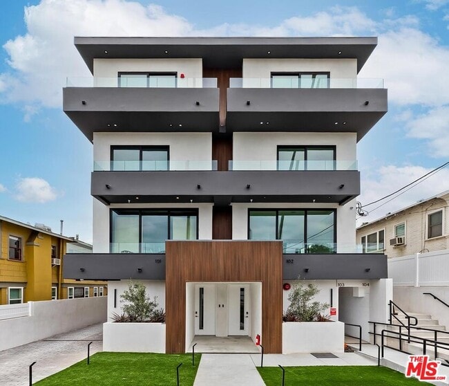 Foto del edificio - 1436 Edgecliffe Dr