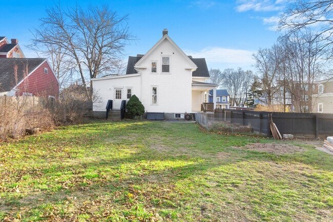 Building Photo - 56 Peck St