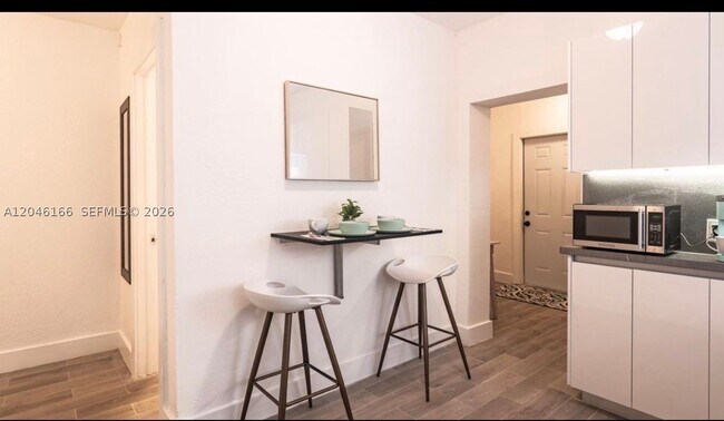 Foto del edificio - 27 NE 60th St