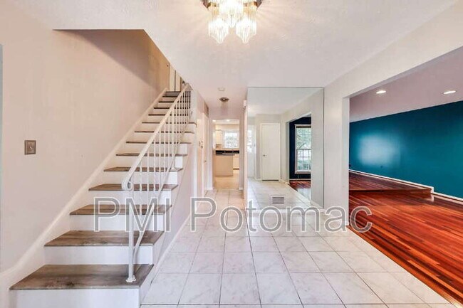 Foto del edificio - 1718 Crestview Dr