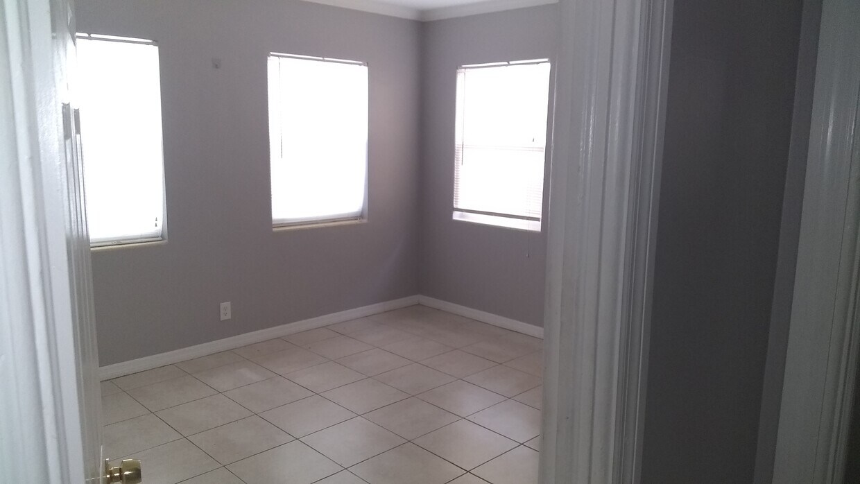Foto del edificio - 1215 Worthington St