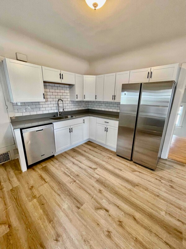 Foto del edificio - 2412 Girard Ave S