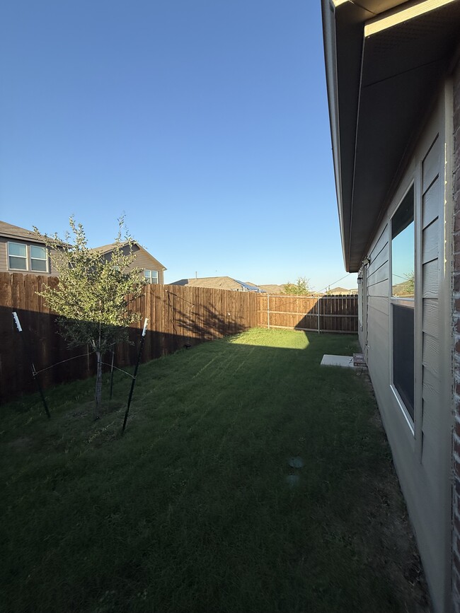 Patio interior - 14121 Danesdale Dr