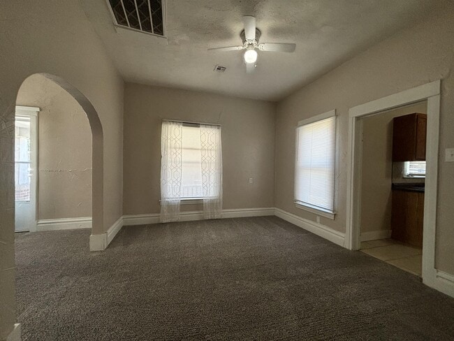 Building Photo - 800 N Grimes St