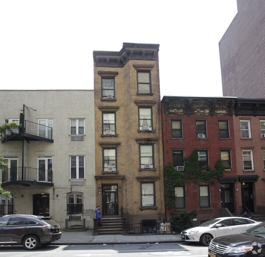 Building Photo - 360 W 30th St