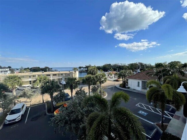 Building Photo - 1325 Snell Isle Blvd NE