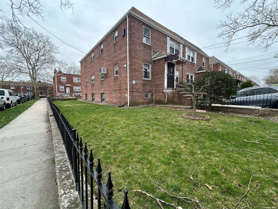 Building Photo - 193-18 37th Ave