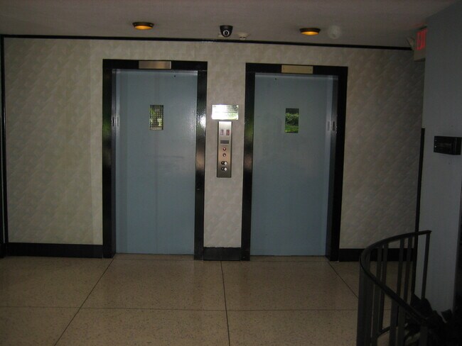 Foto del edificio - 395 Westchester Ave