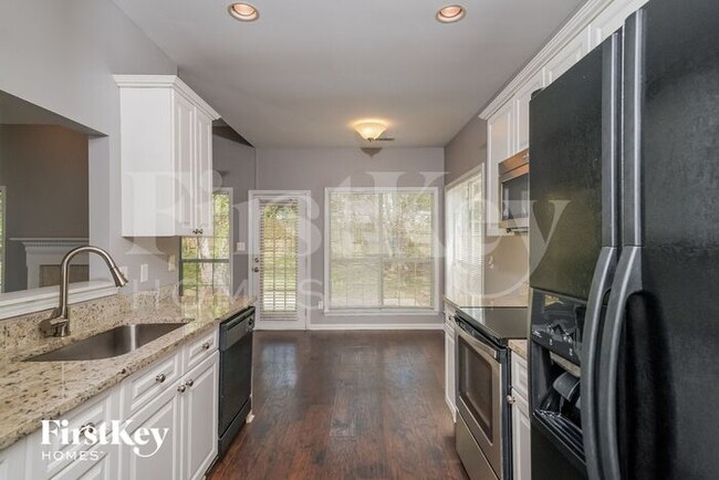 Building Photo - 633 Old Cahaba Dr