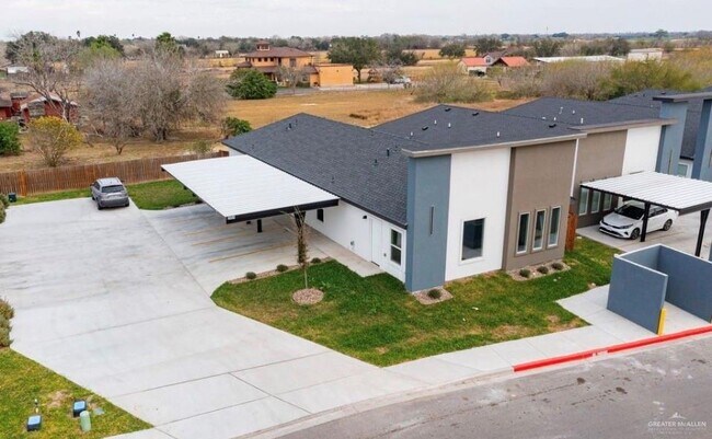 Building Photo - 19 S Links Dr